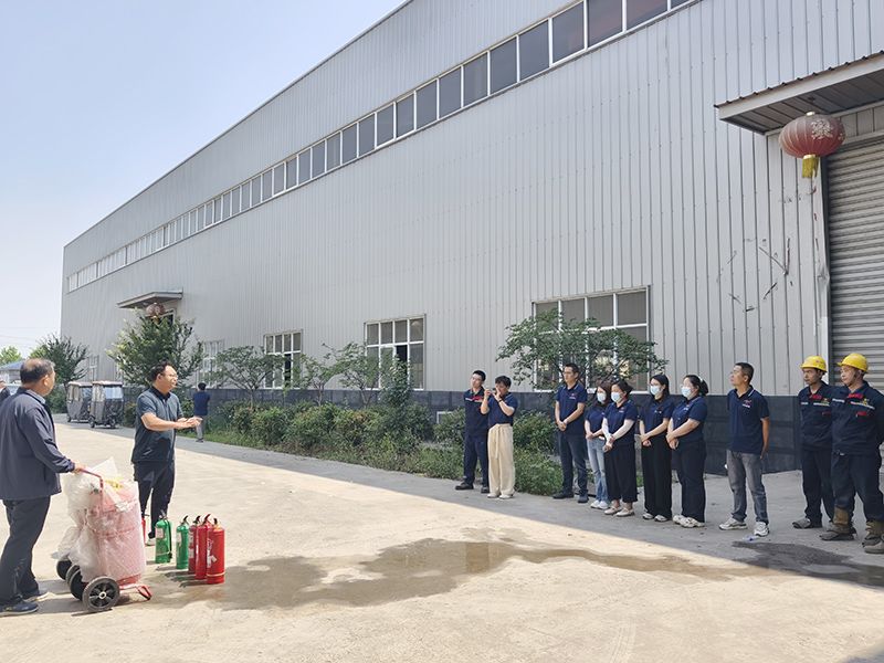 萬(wàn)川環(huán)保集團(tuán)夏季消防演練：筑牢安全防線，守護(hù)綠色家園